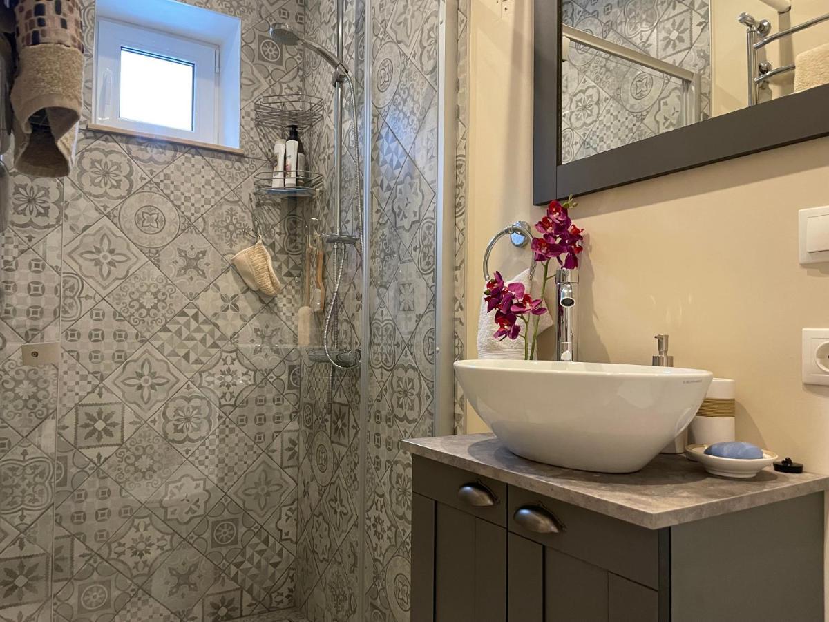 Pristine 1Br Apt In City Center W/ Patio And Parking Riga Extérieur photo